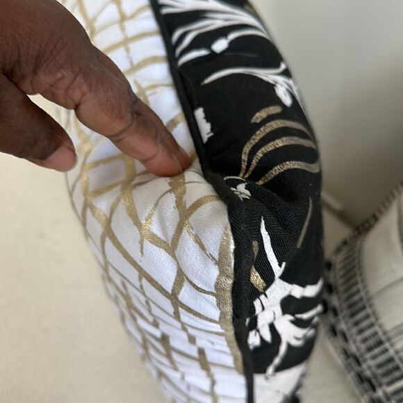 Decorative Pillow Decor Bundle (2) - Picture 3 of 7